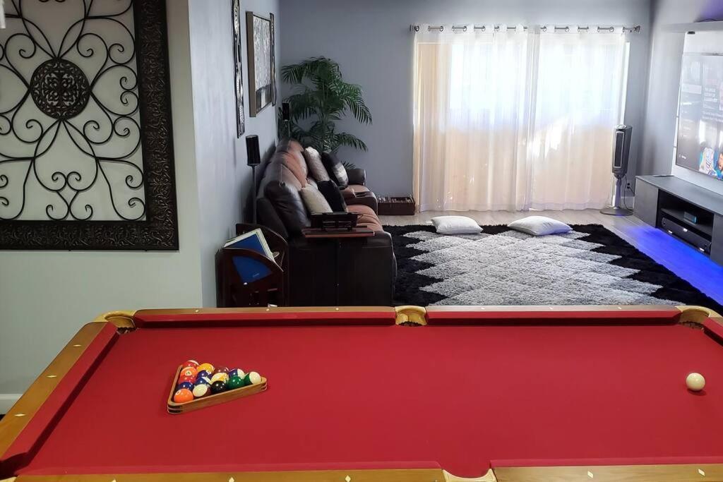 Fully Furnished, Beautiful, Spacious Two Bedroom Condo Лодърхил Екстериор снимка