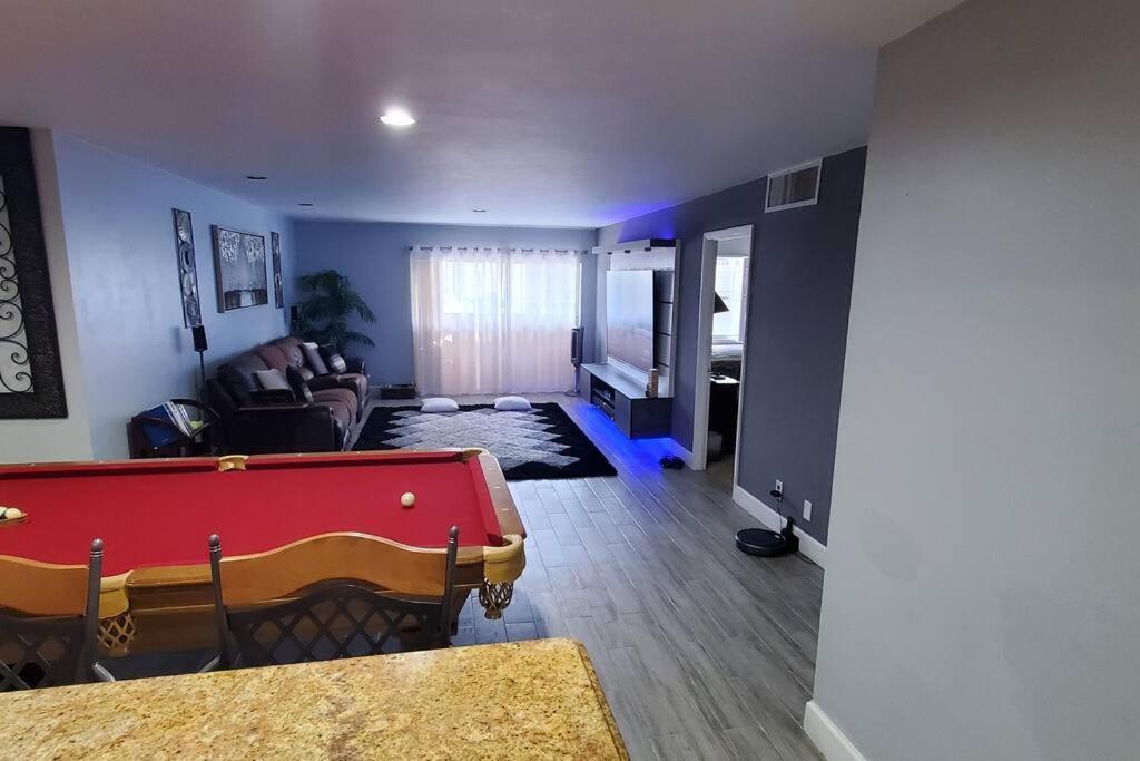 Fully Furnished, Beautiful, Spacious Two Bedroom Condo Лодърхил Екстериор снимка